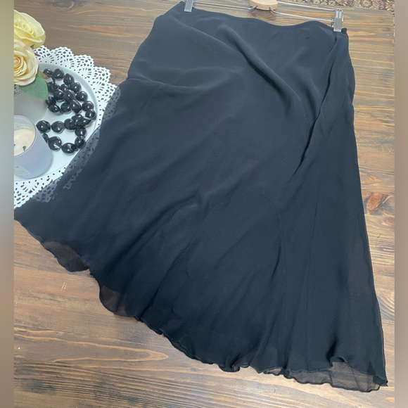 Alfani Midi Skirt Size 10 Black Silk Lined Side Zip Layered - Picture 7 of 7